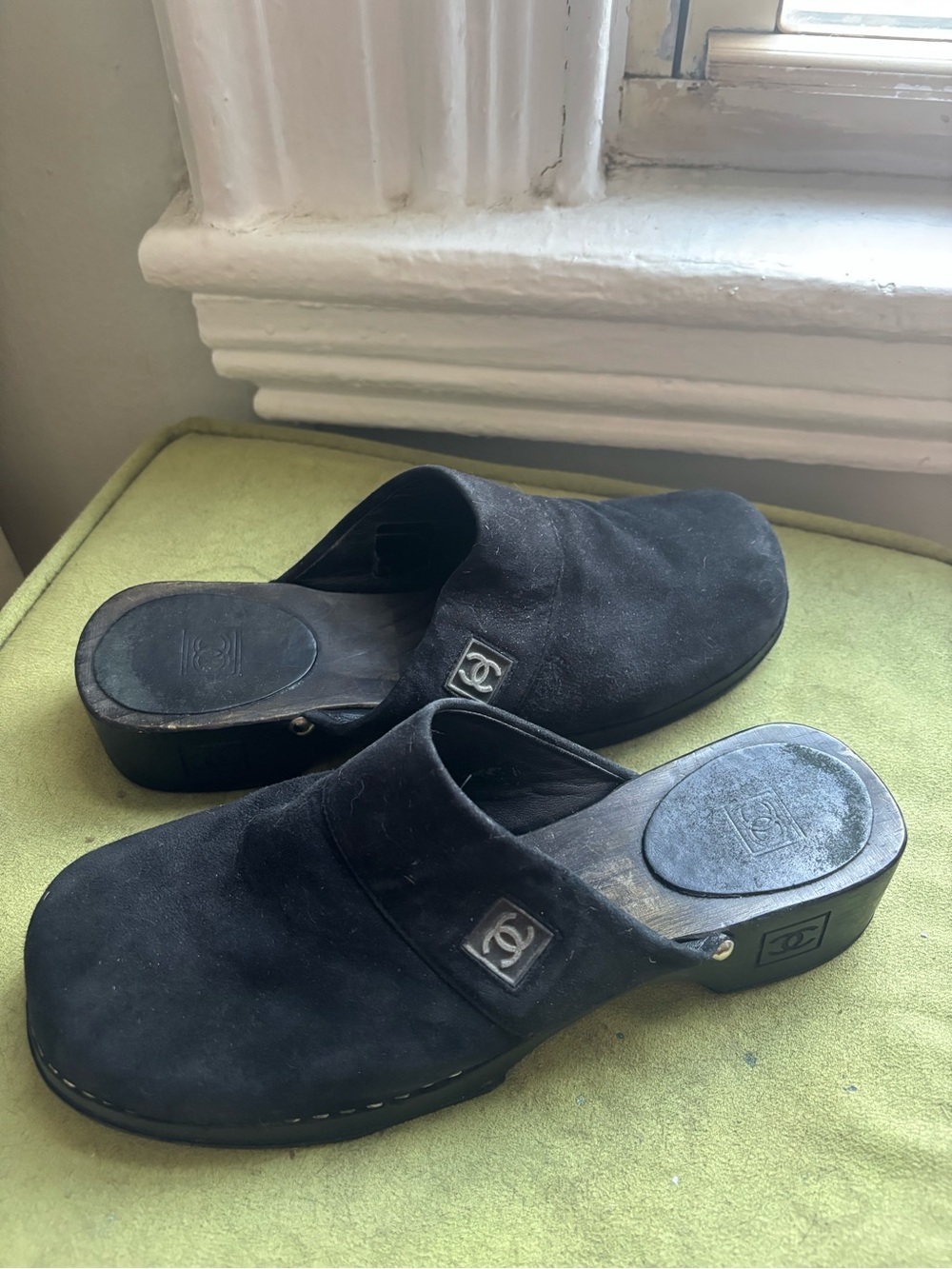 CHANEL Black Suede Mule Clogs with CC Emblem - Picture 2 of 5